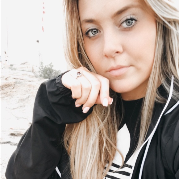 Meet your Posher, Bethany - Picture 4 of 4